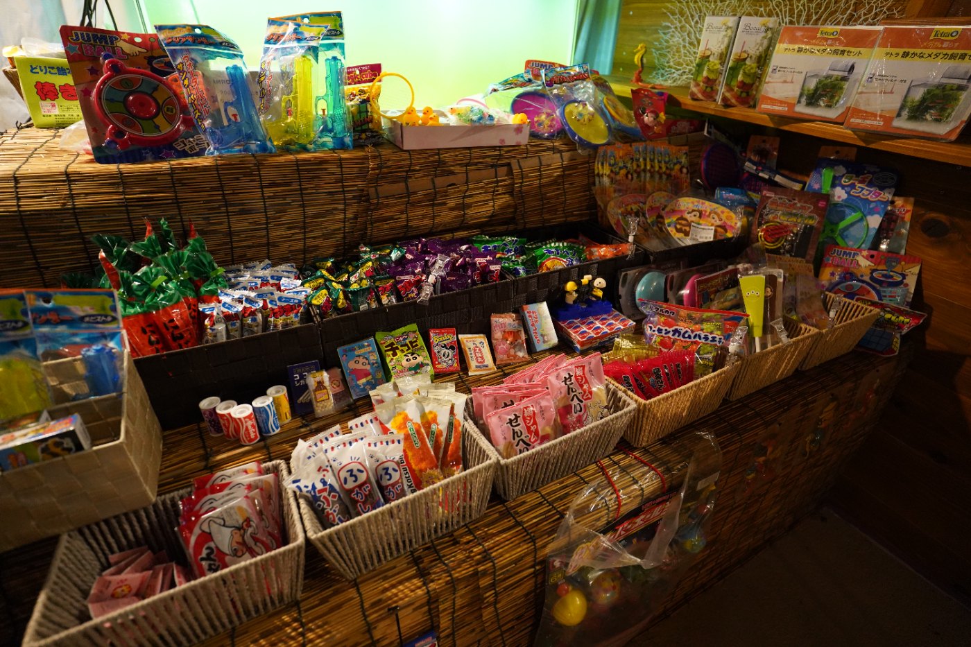 ポイントと交換できる駄菓子・景品コーナー